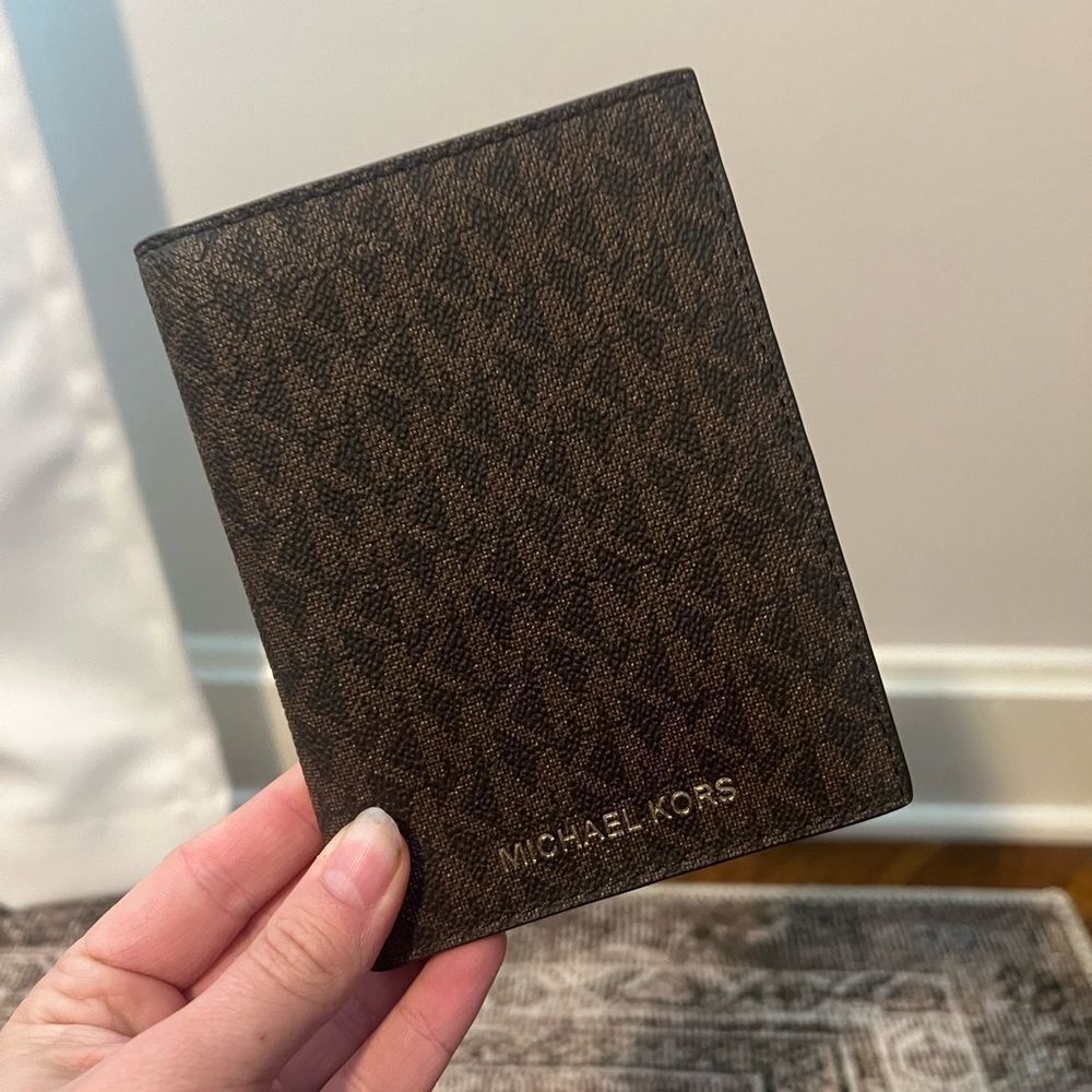 NWT Michael Kors Logo Passport Holder